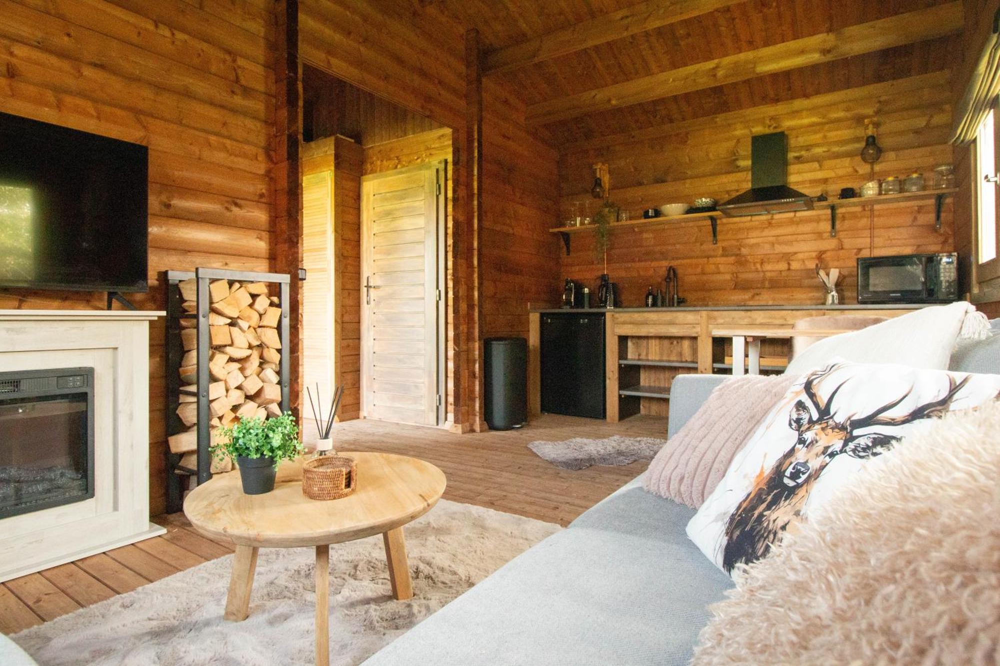Old Deer Lodge By Neeltje Soet Mierlo Zewnętrze zdjęcie